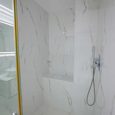 Livia's Εξαμίλιο