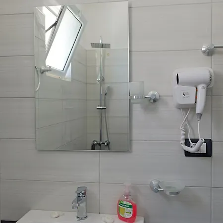 Πανσιόν Livia's Εξαμίλιο